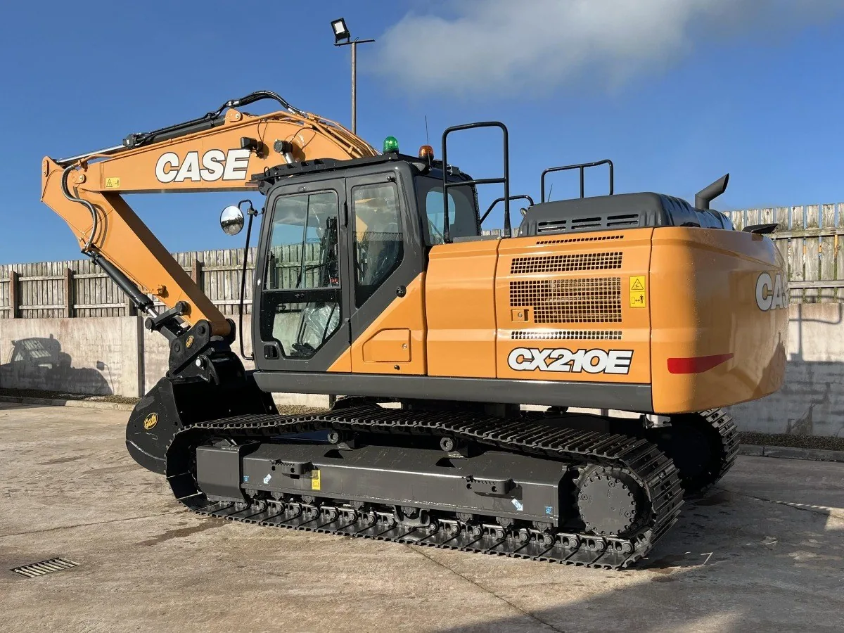 Case CX210E
