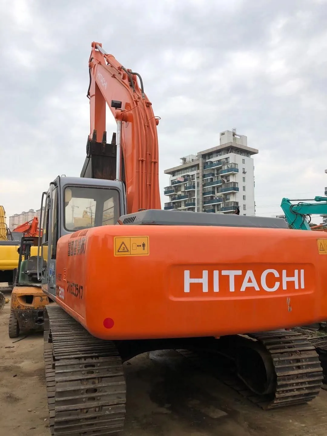 Hitachi EX2005