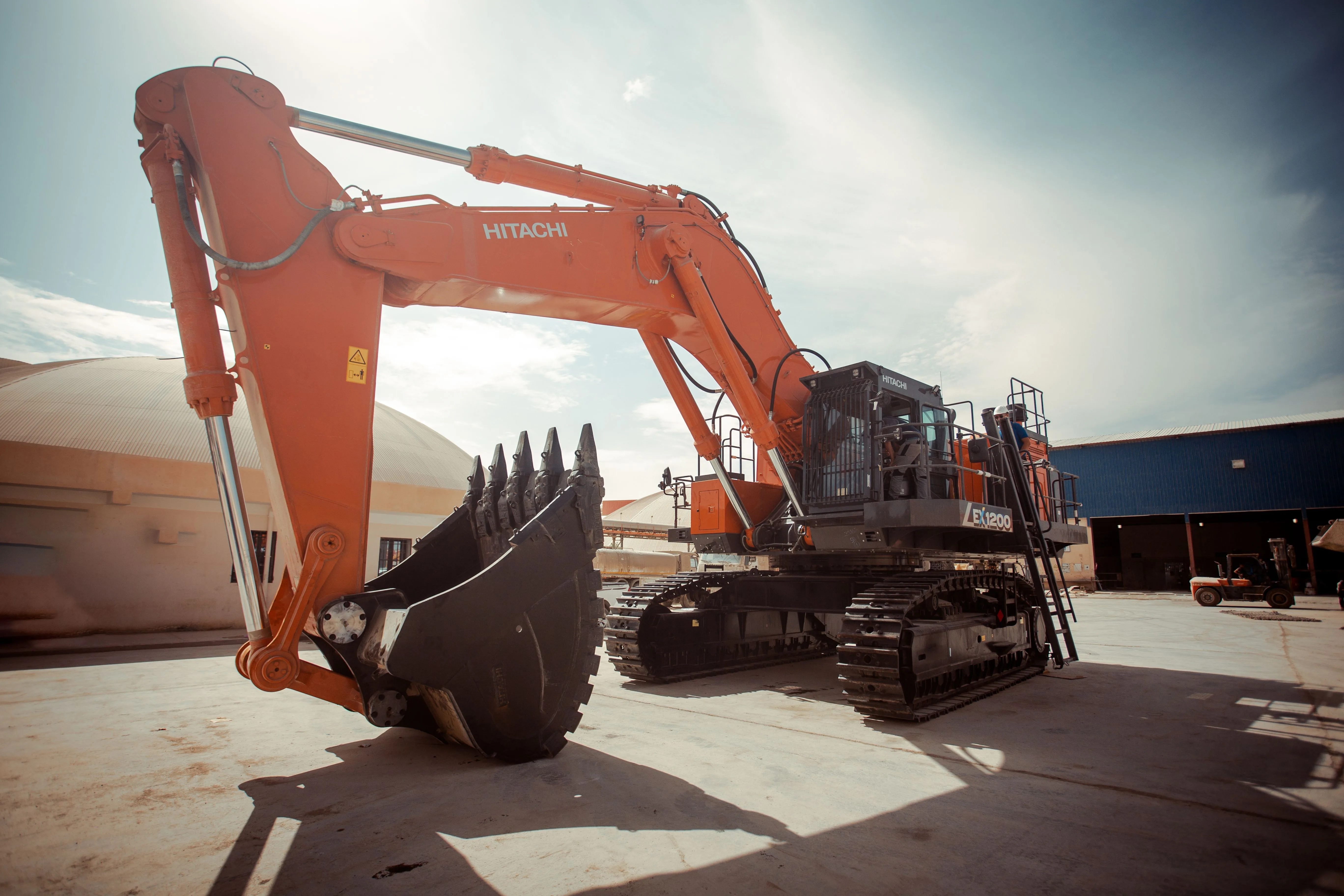 Hitachi EX4005