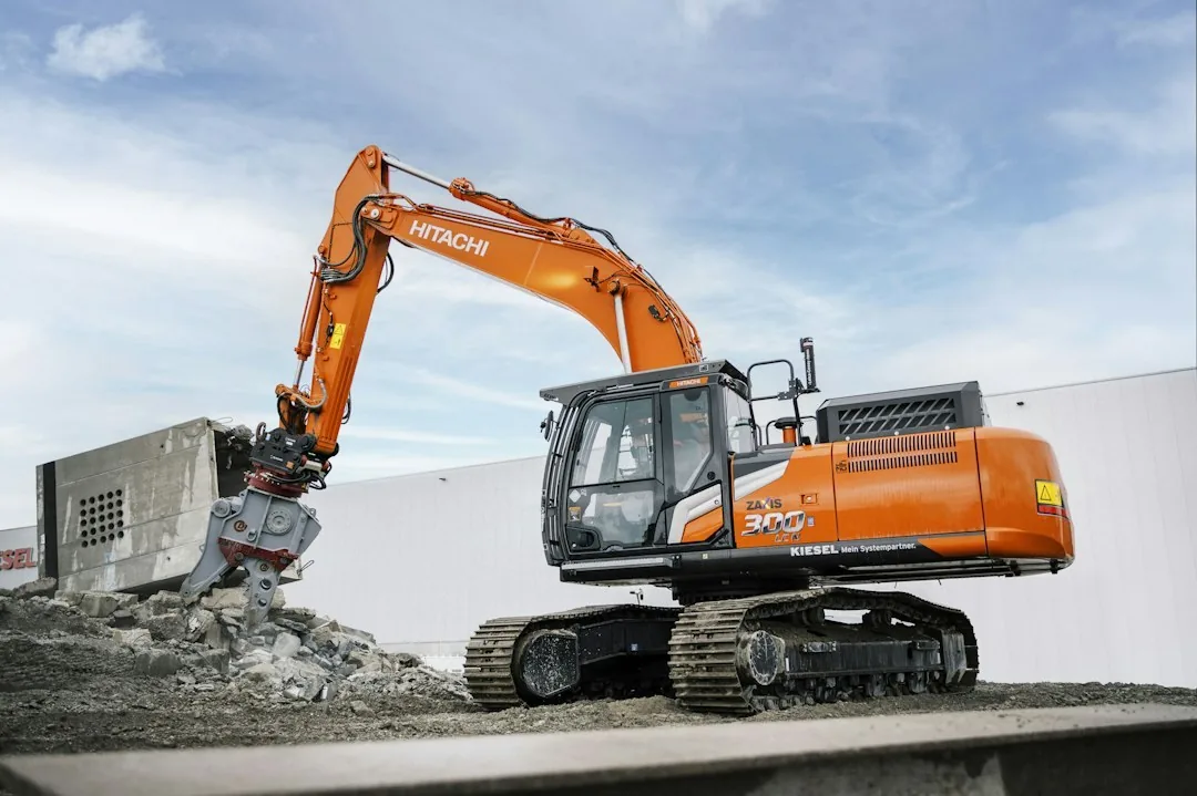 Hitachi ZX135US7