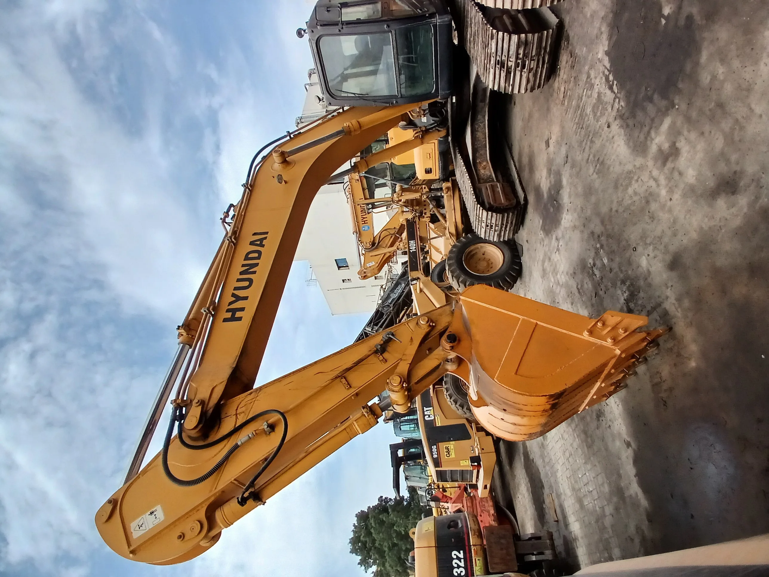 Hyundai R227