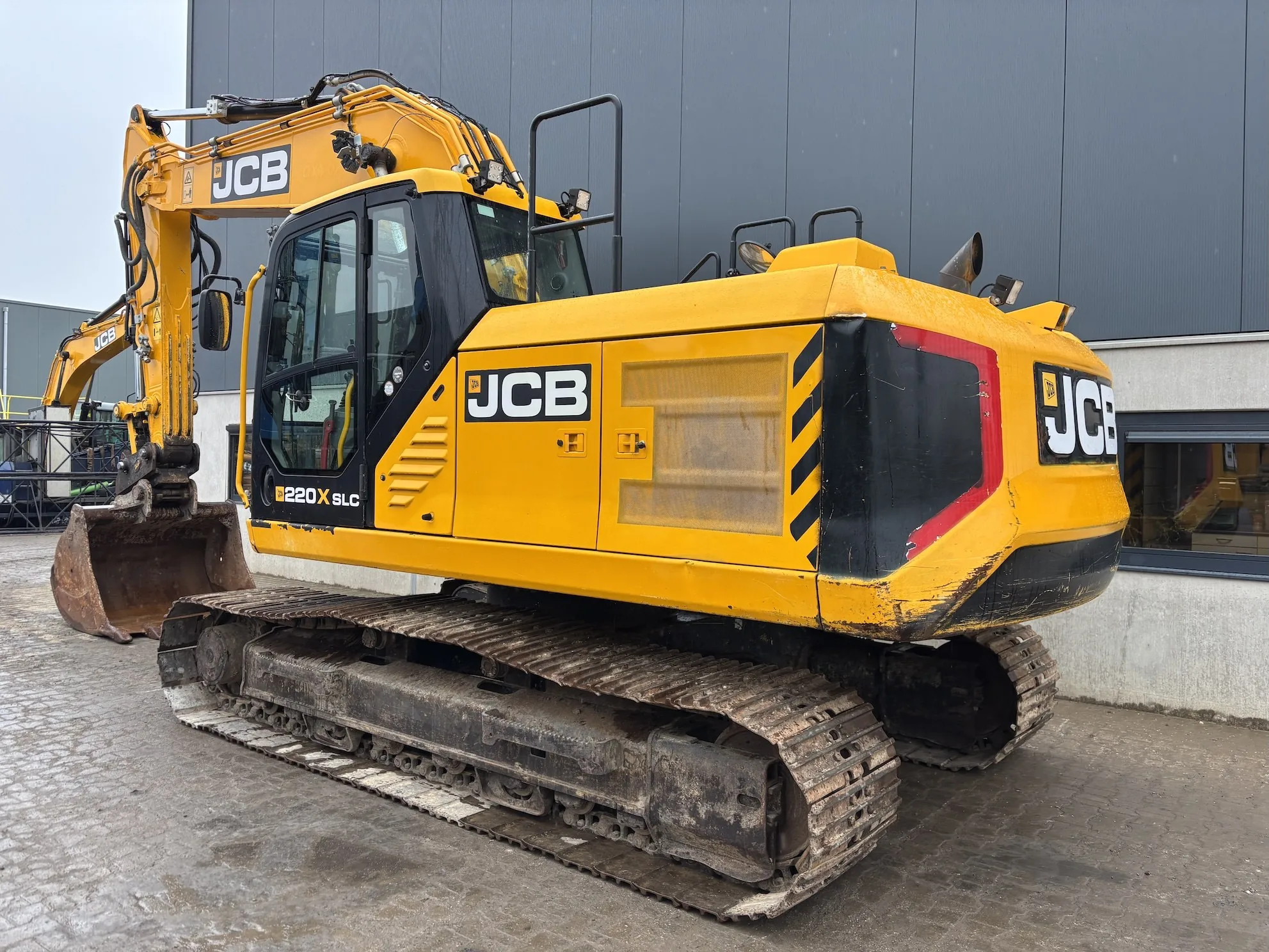 JCB 220X