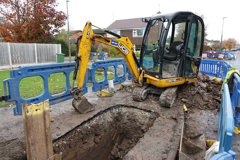 JCB 8016