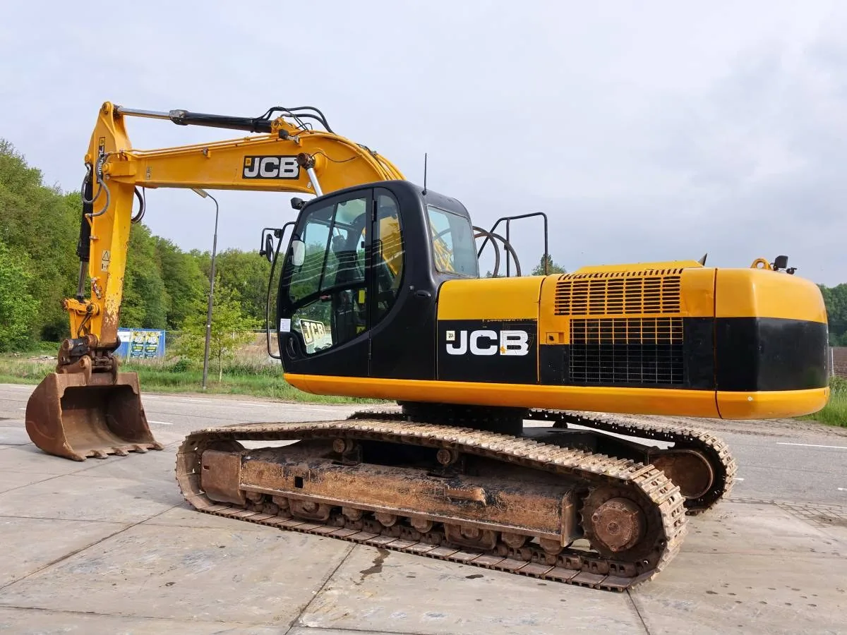 JCB JS260LC