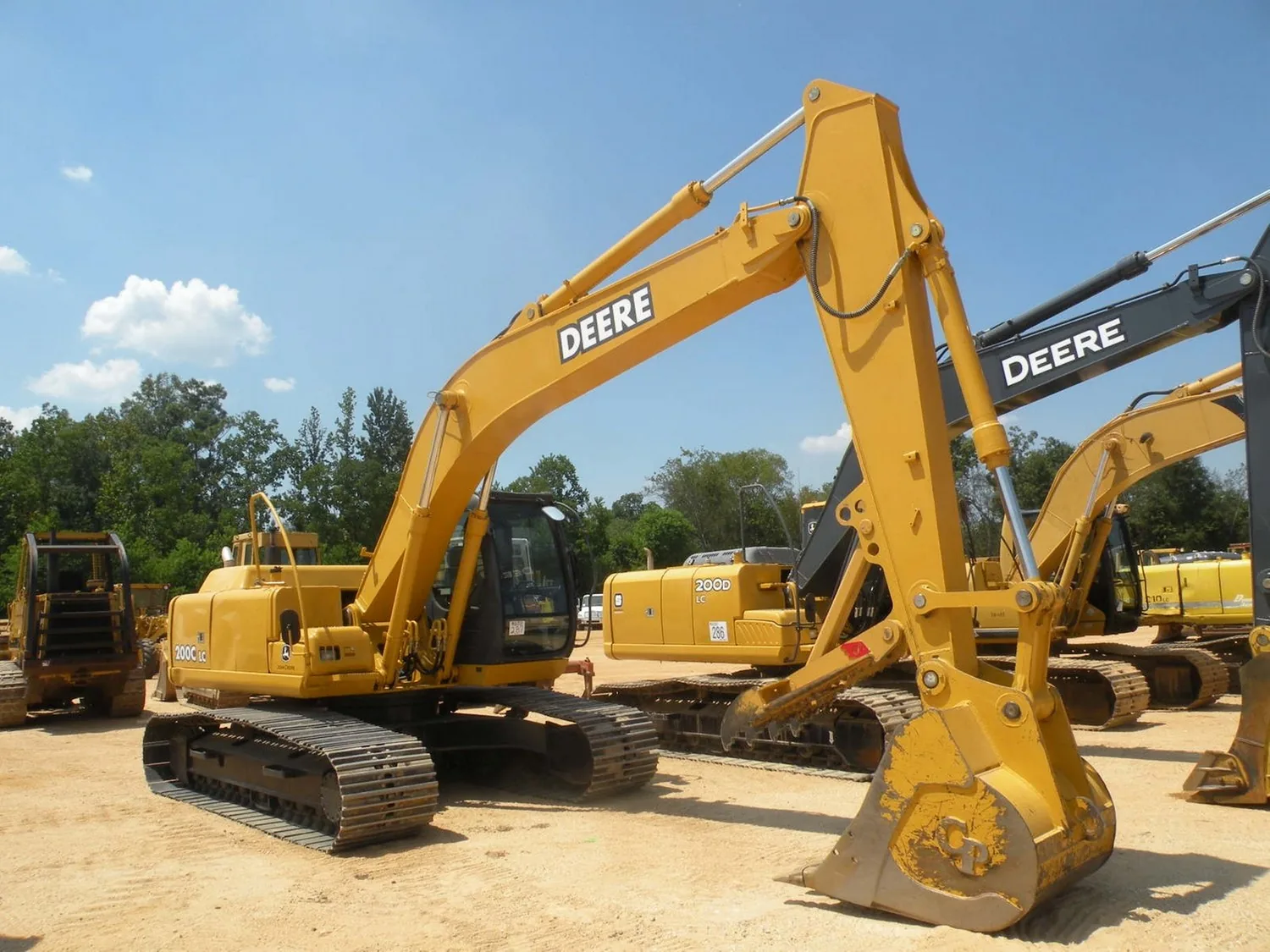 John Deere 200CLCLONGFRONT
