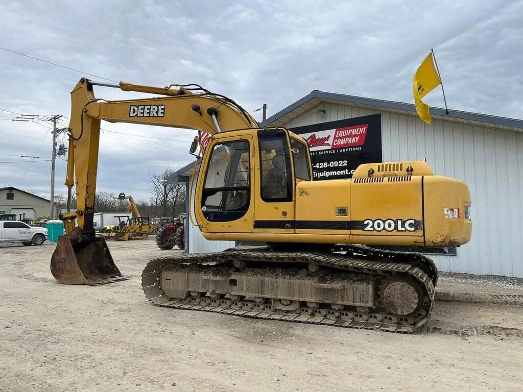 John Deere 200LC