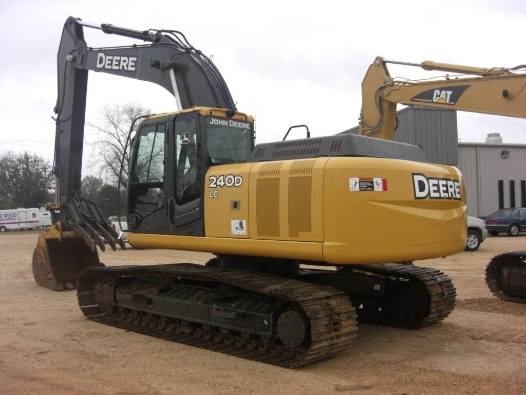 John Deere 240DLC