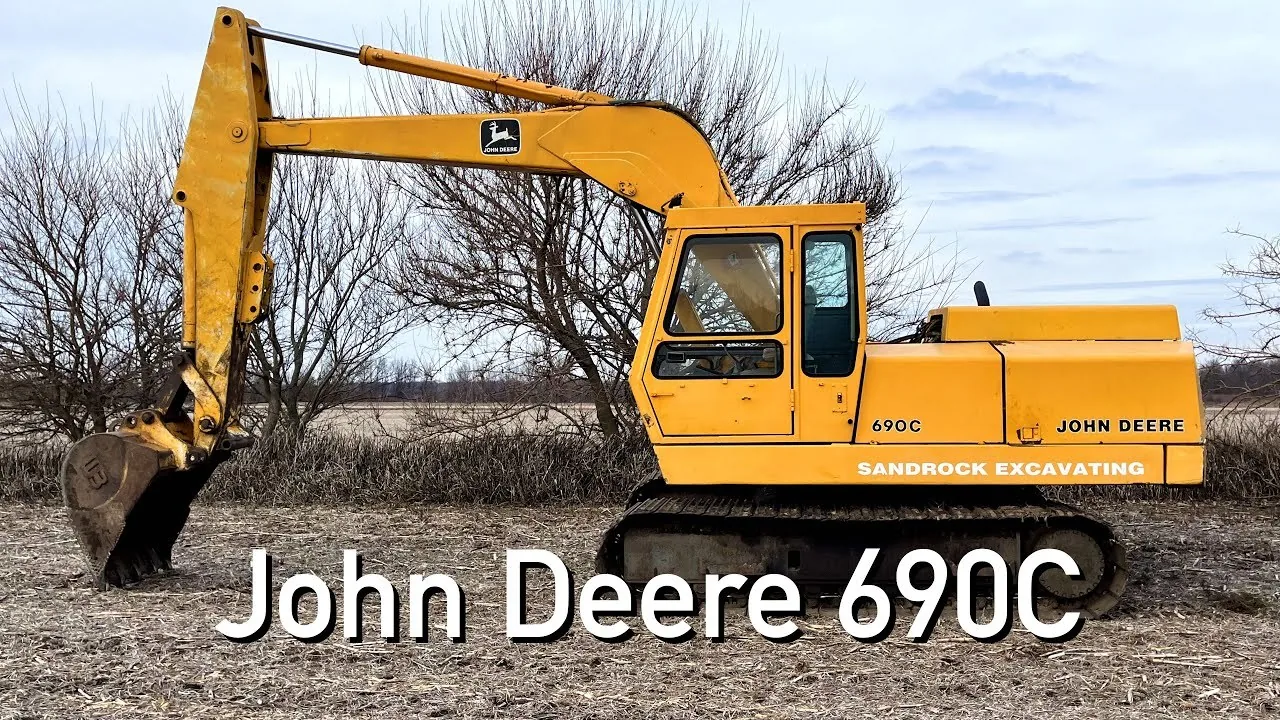John Deere 690C