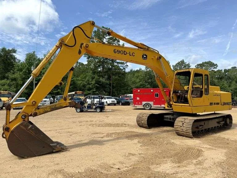 John Deere 690D