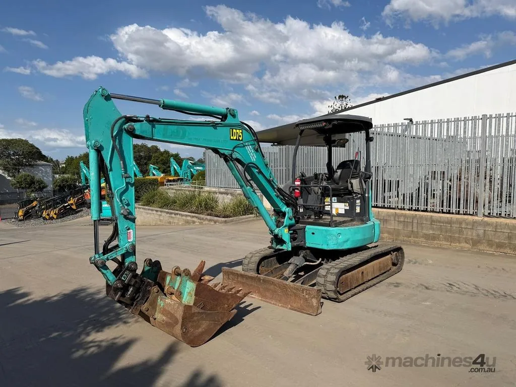 Kobelco SK35SR-6