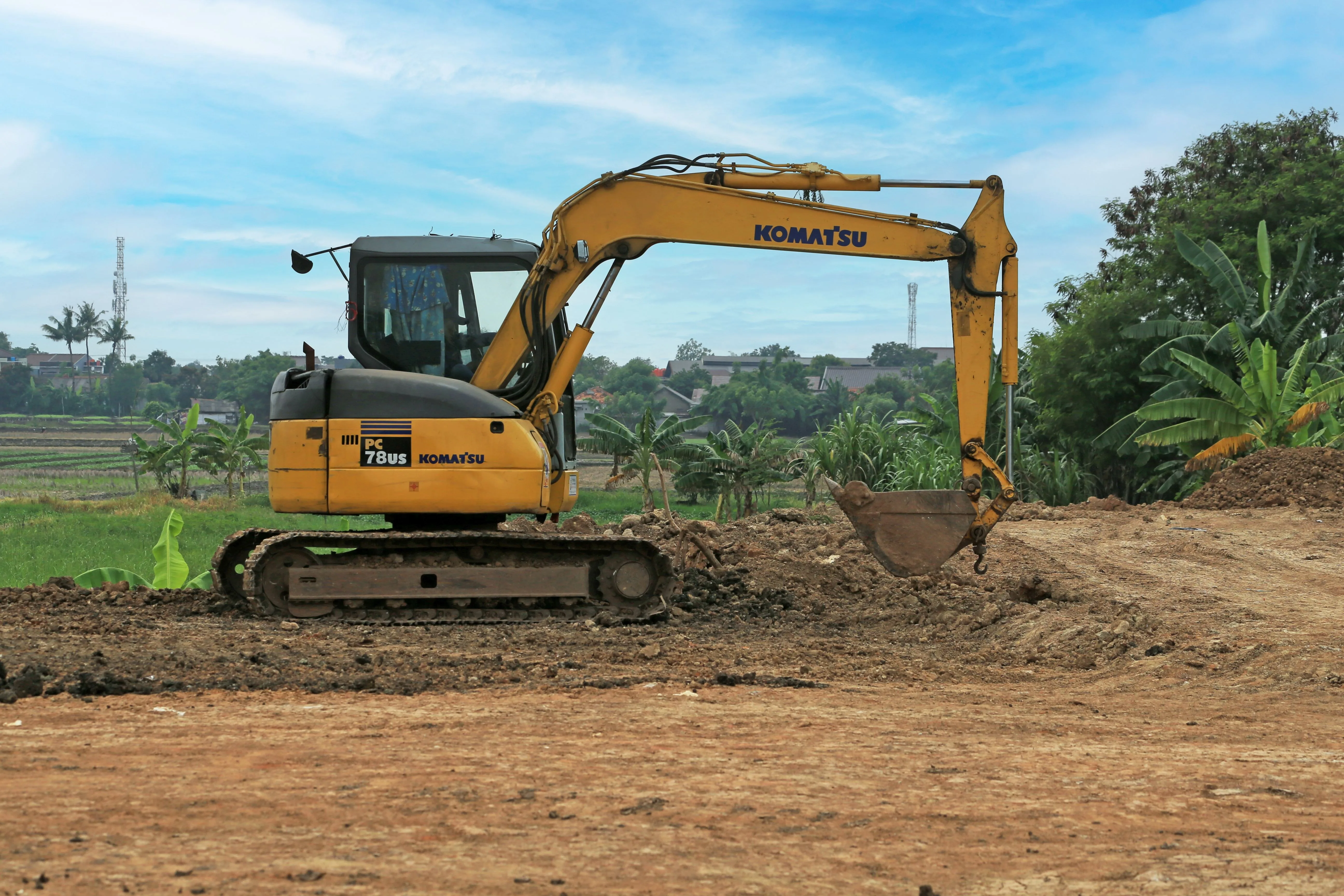 Komatsu PC12R8