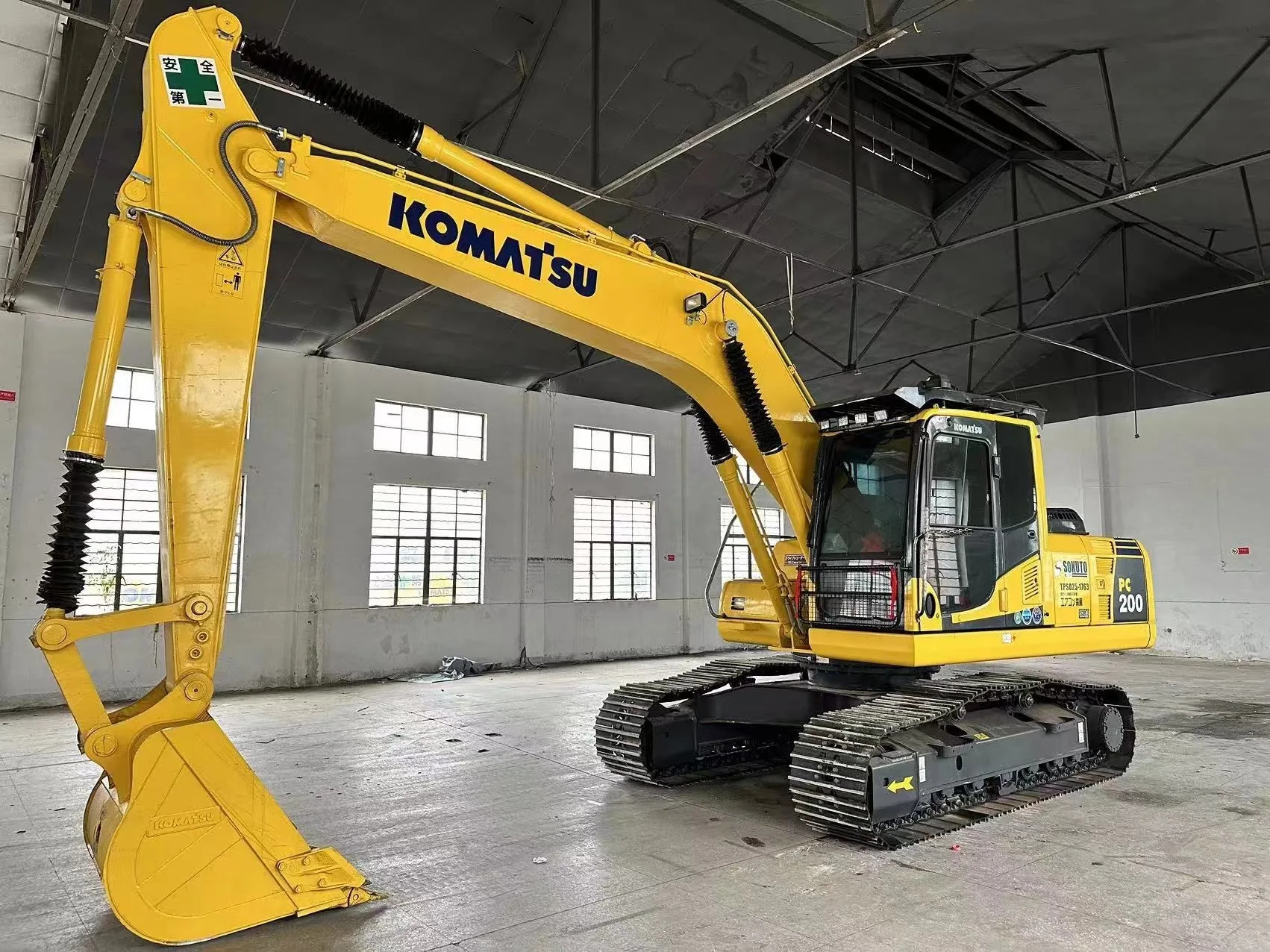Komatsu PC20008