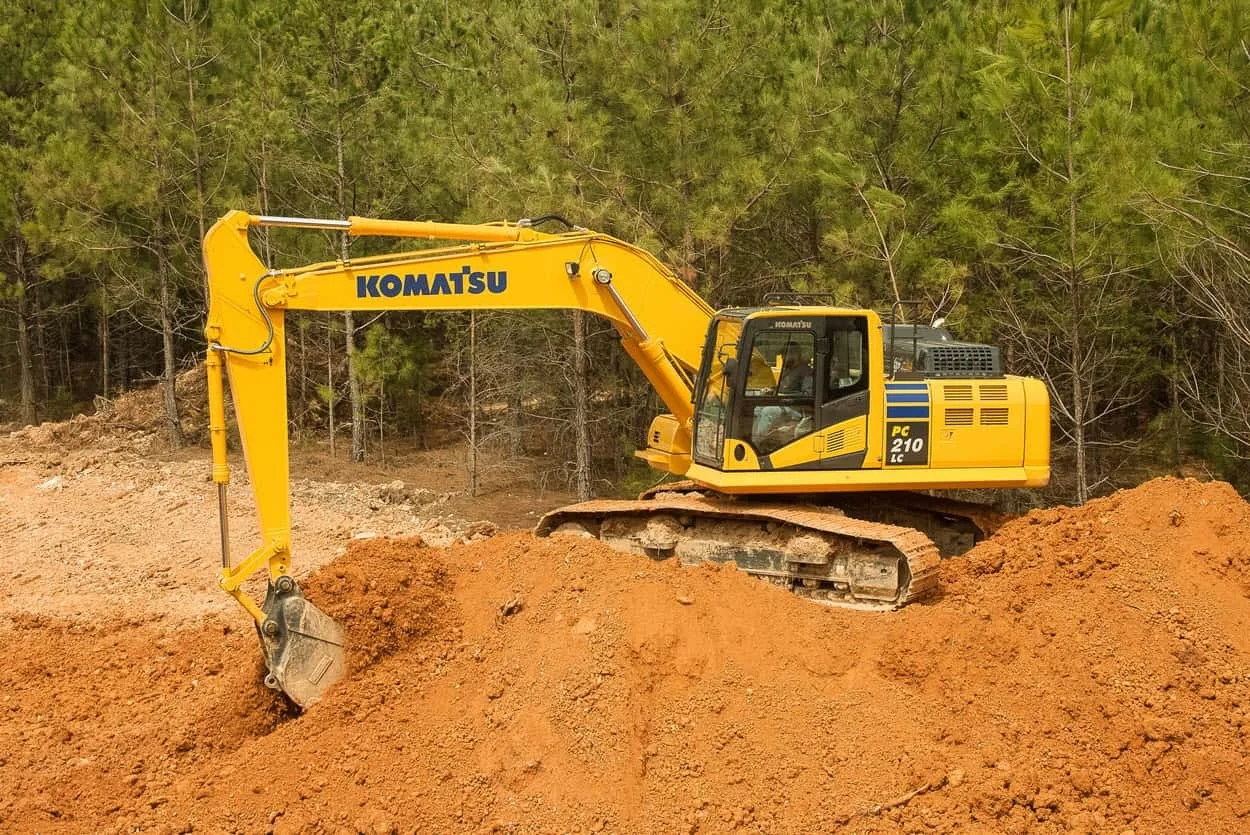 Komatsu PC210-11