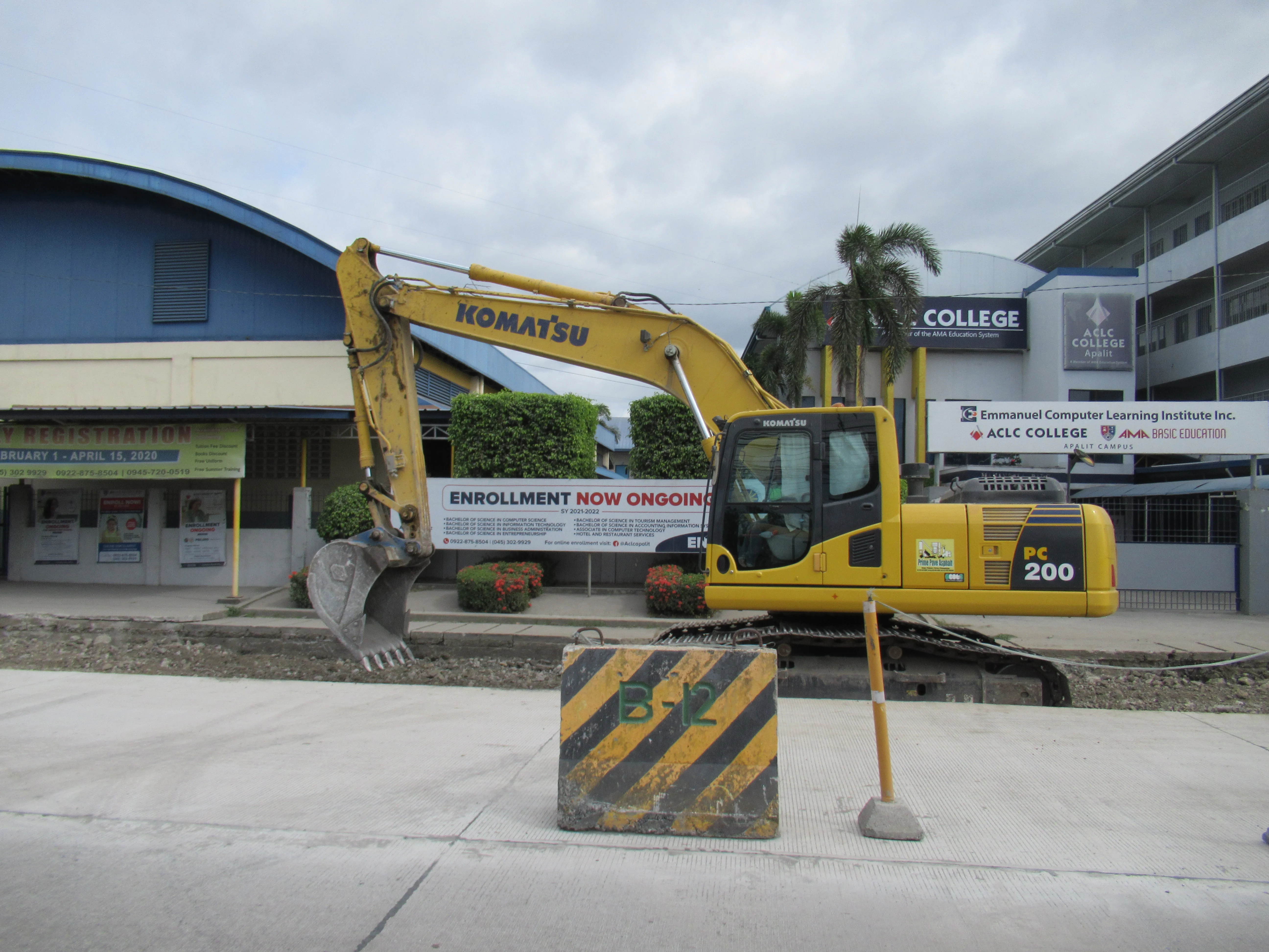 Komatsu PC2006EXCEL angle 2