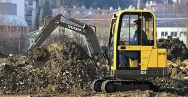 Volvo EC140D angle 2