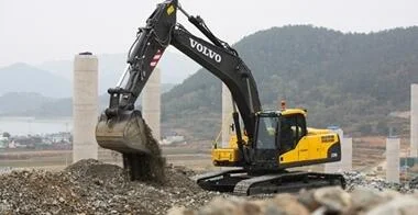 Volvo EC240C angle 2